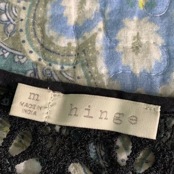 Hinge crocheted floral black top M - Picture 5 of 11